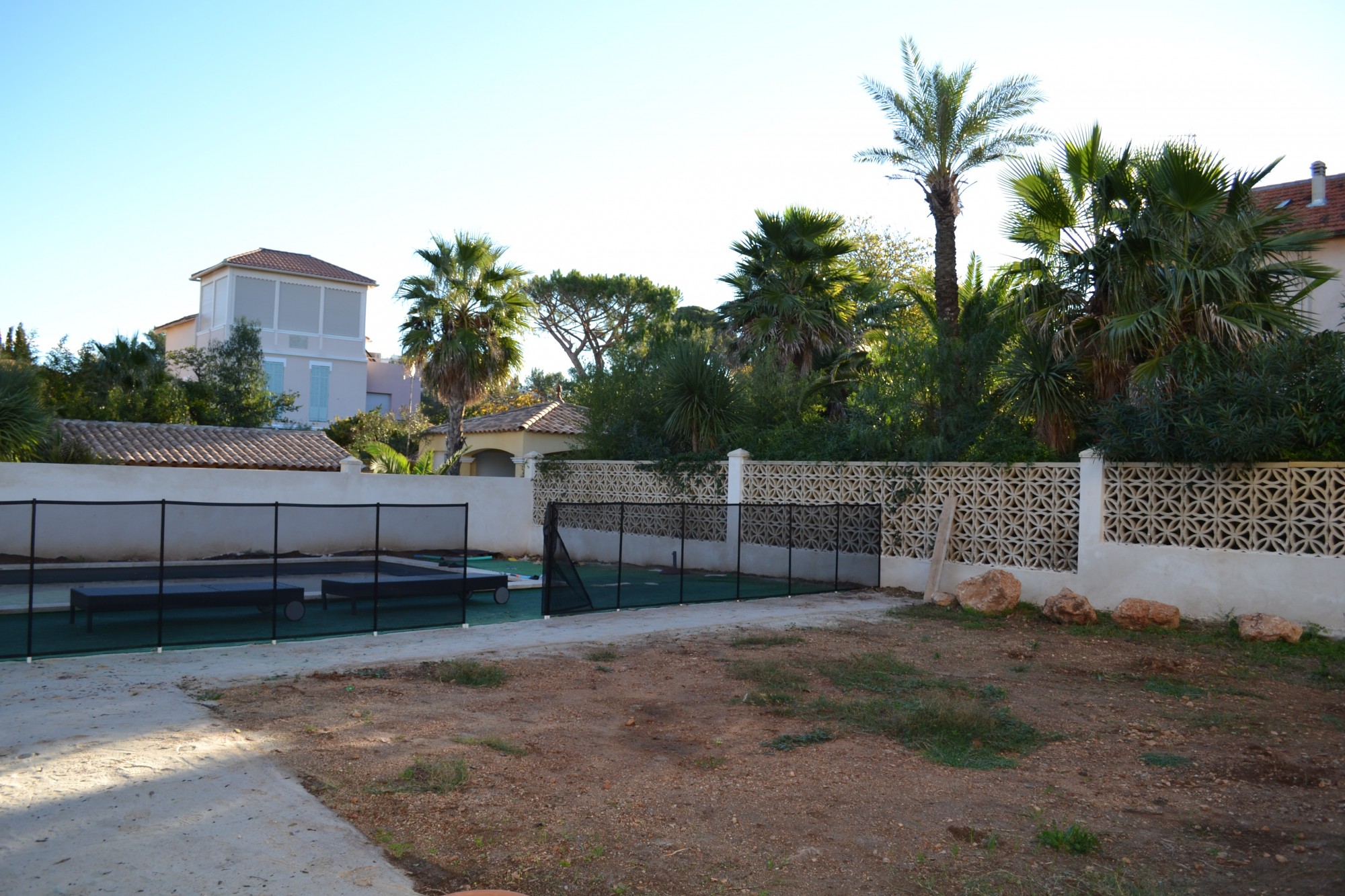 travaux de terrassement dans un jardin provençal, marseille 13008