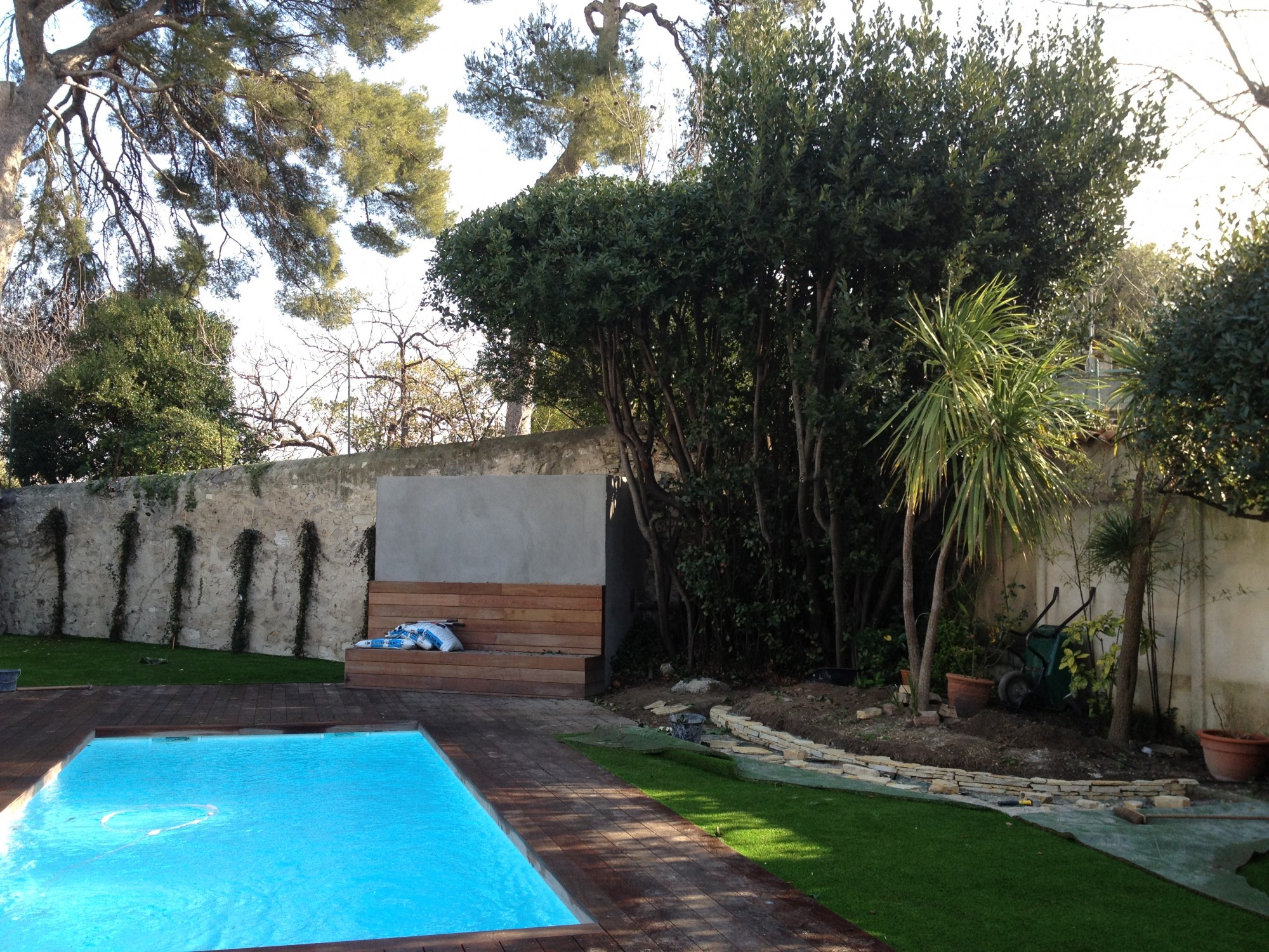 Pelouse arficielle pourtour piscine, Marseille, Vert Tige